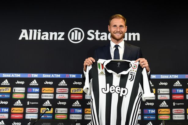 Cedera, Howedes Kemungkinan Absen di Derby Turin